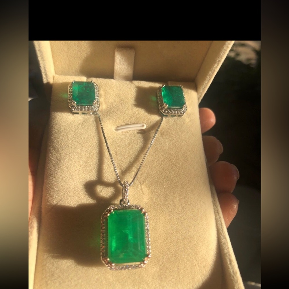 Gorgeous 3CT emerald square silver pendant necklace - Picture 9 of 13